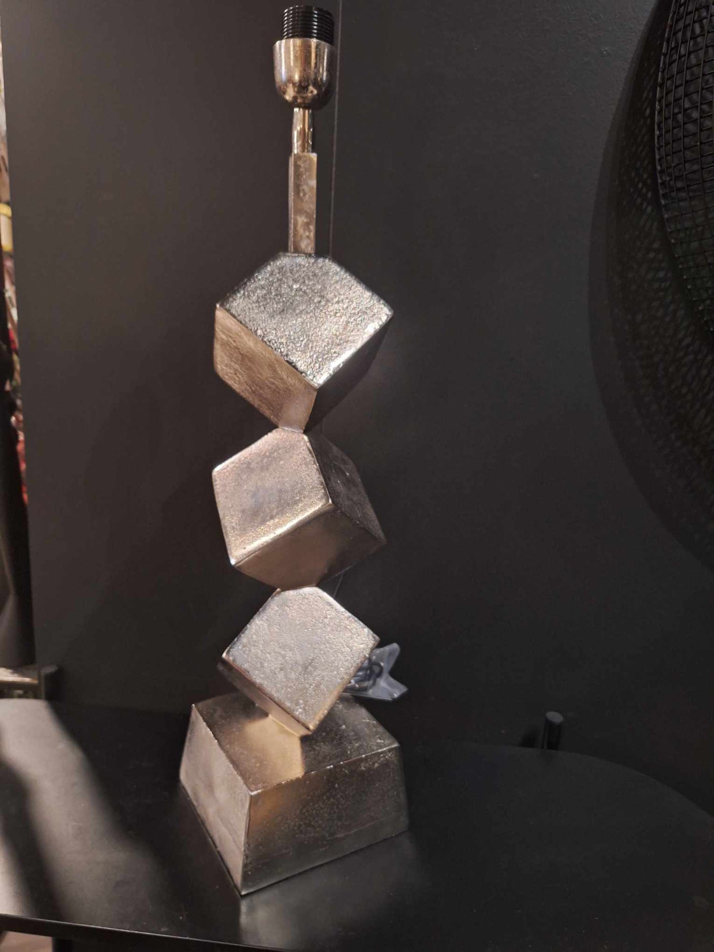 Lampi | Ál, silfur, 16cmx16cmx69cm